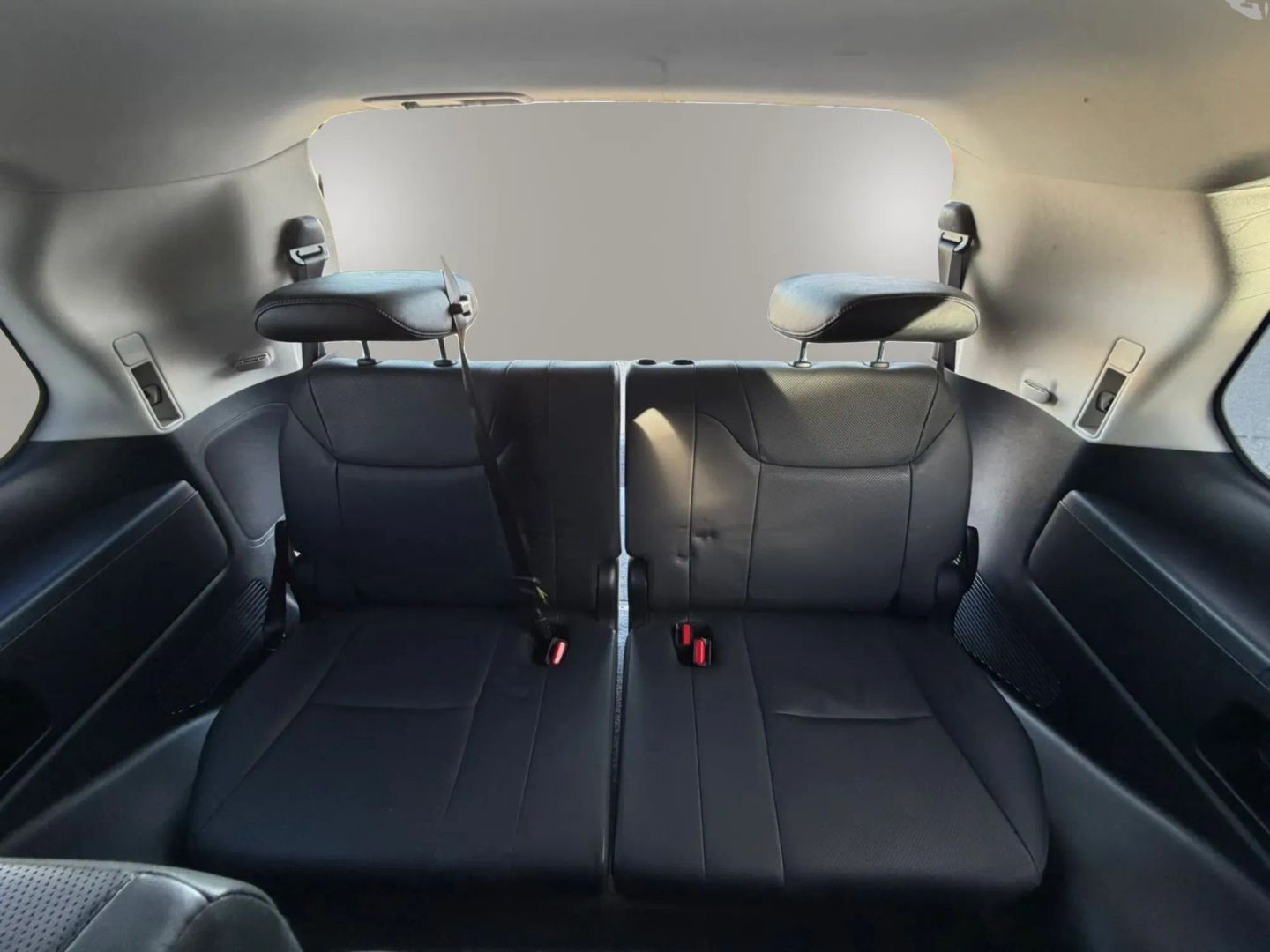 Photo 15 of this Lexus LX 570