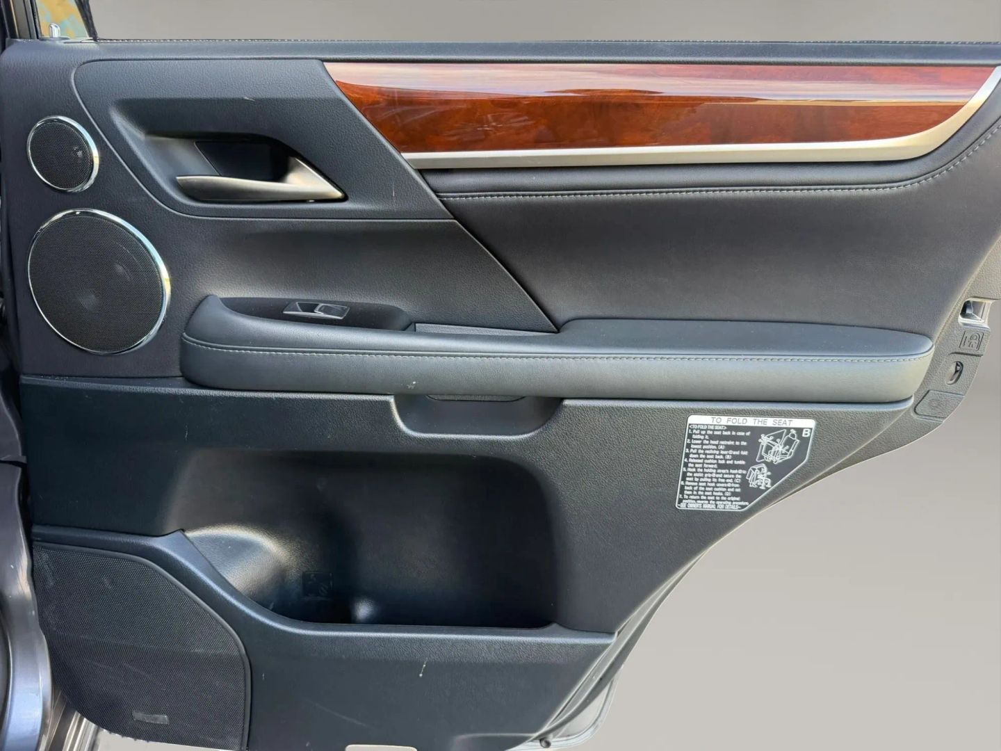 Photo 18 of this Lexus LX 570