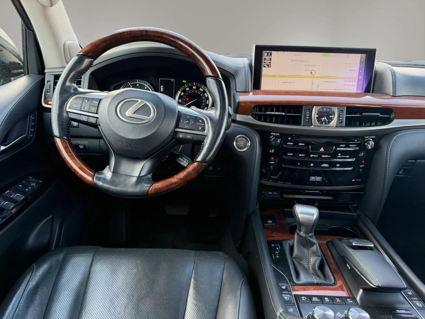 Photo 21 of this Lexus LX 570