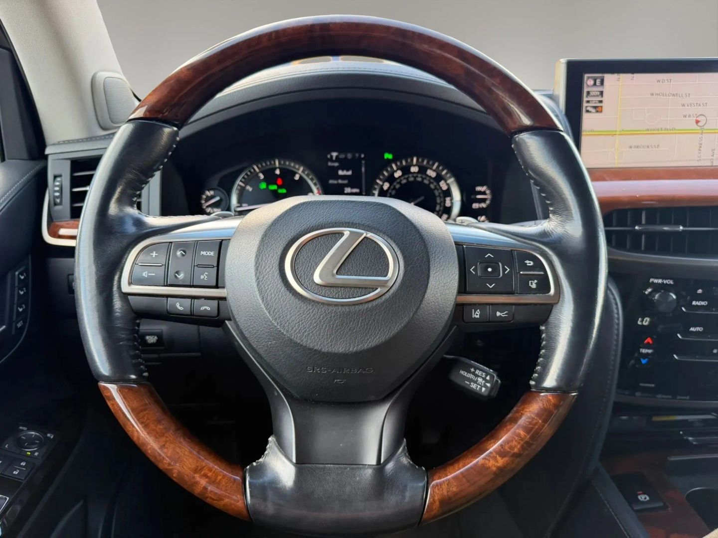 Photo 22 of this Lexus LX 570