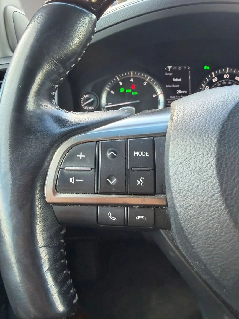 Photo 24 of this Lexus LX 570