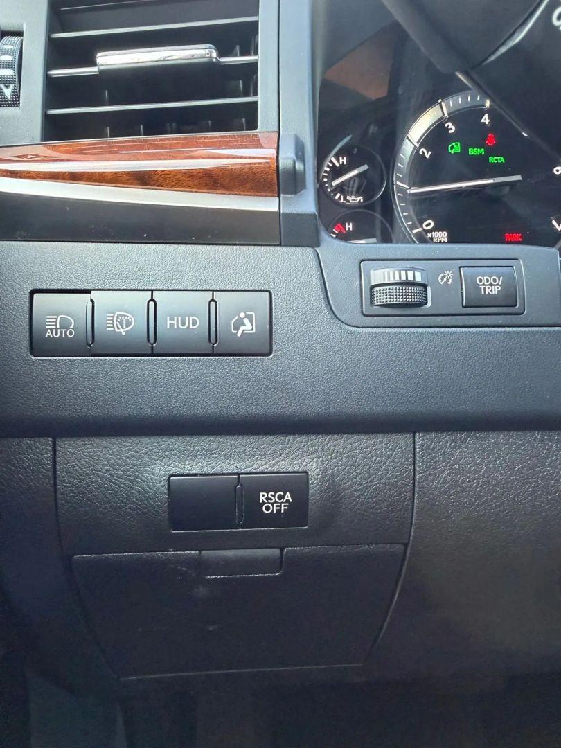 Photo 30 of this Lexus LX 570