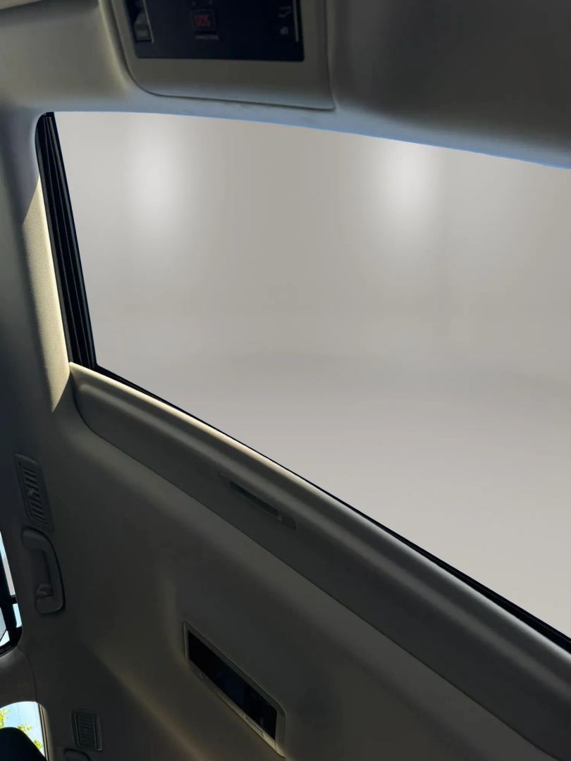 Photo 32 of this Lexus LX 570