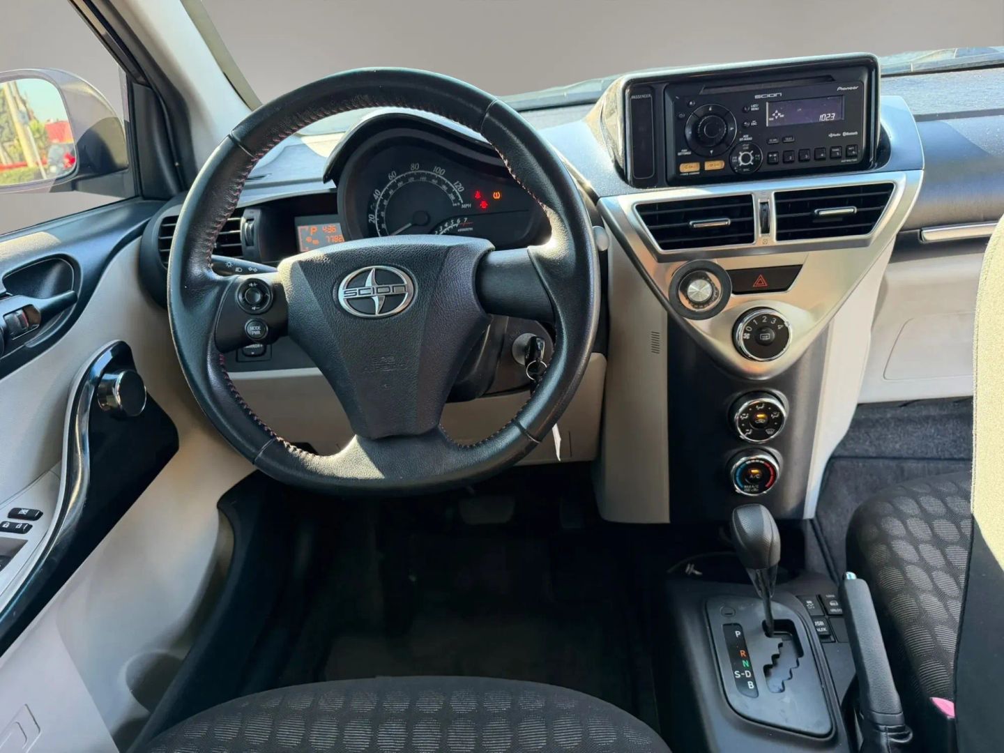 Photo 17 of this Scion iQ