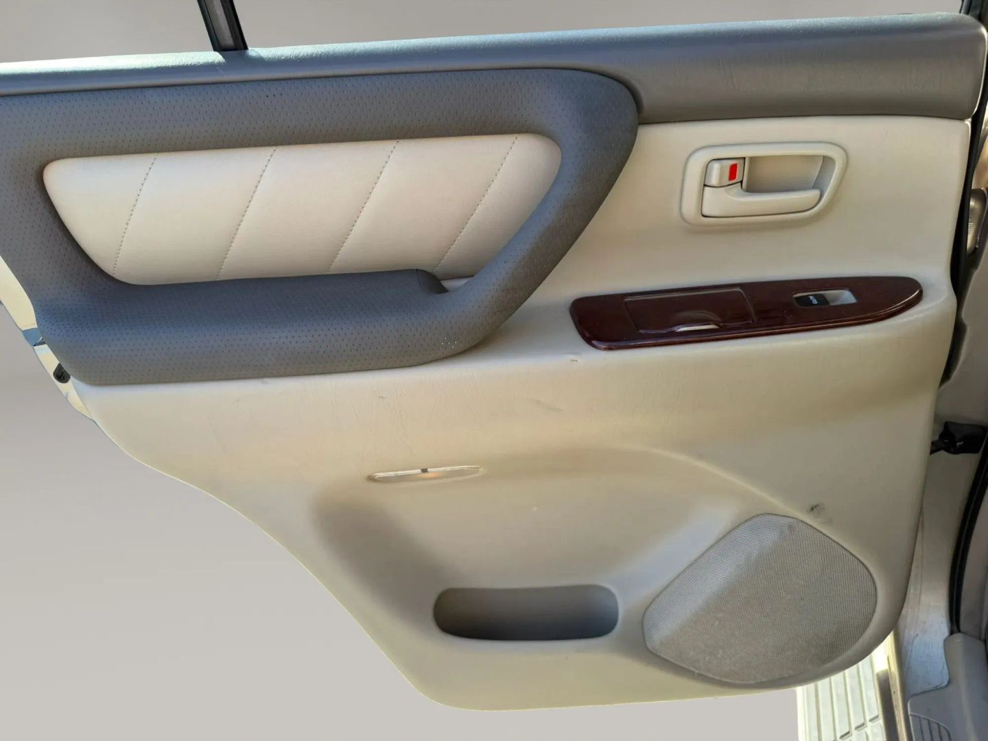 Photo 12 of this Toyota Land Cruiser