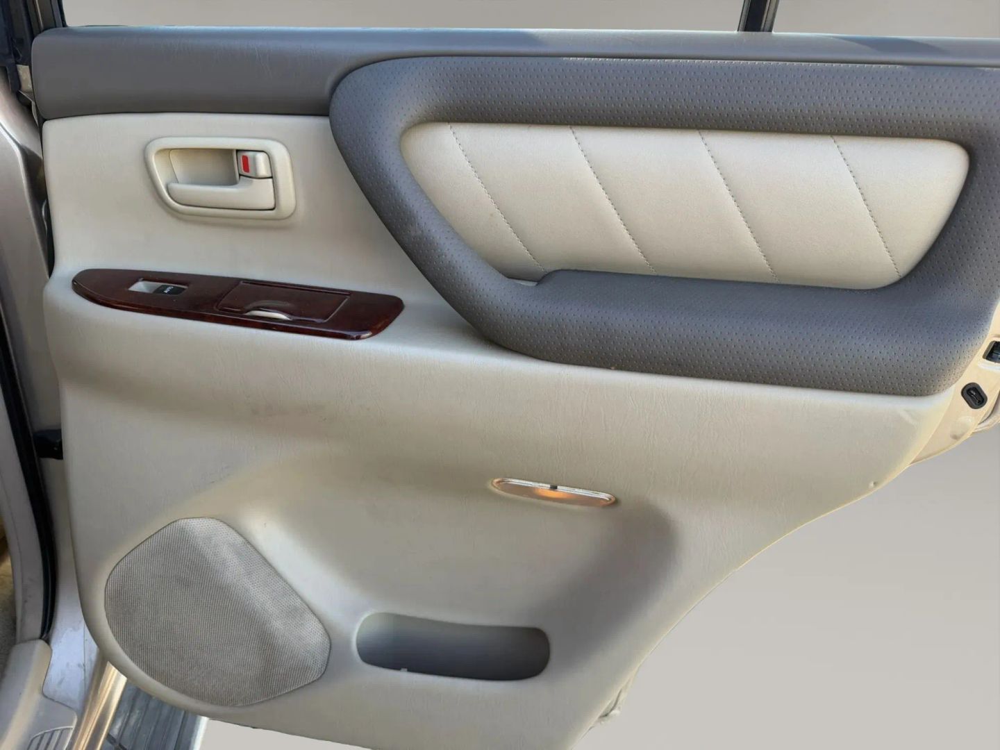 Photo 17 of this Toyota Land Cruiser