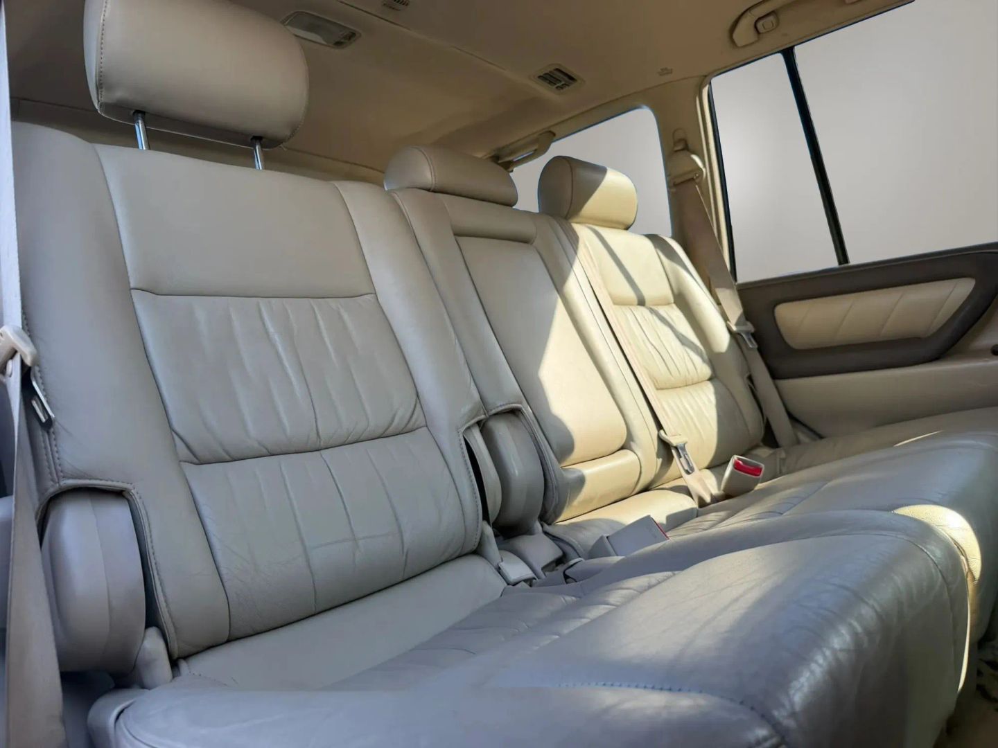 Photo 18 of this Toyota Land Cruiser