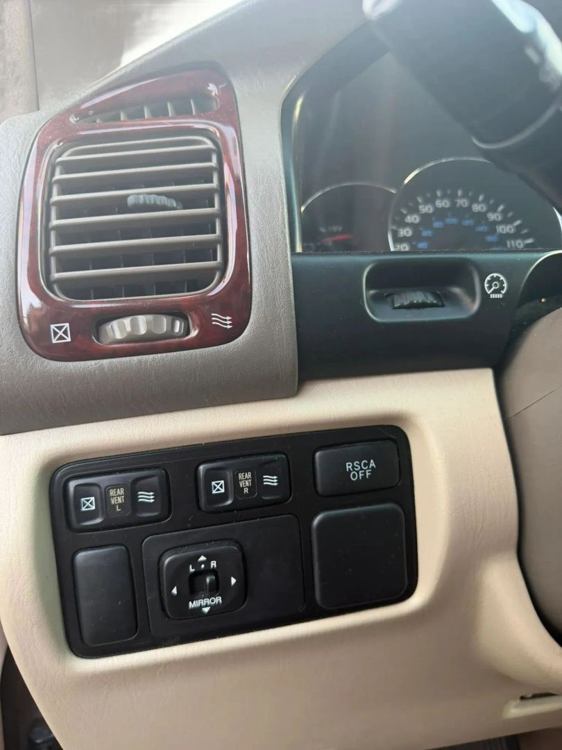 Photo 28 of this Toyota Land Cruiser
