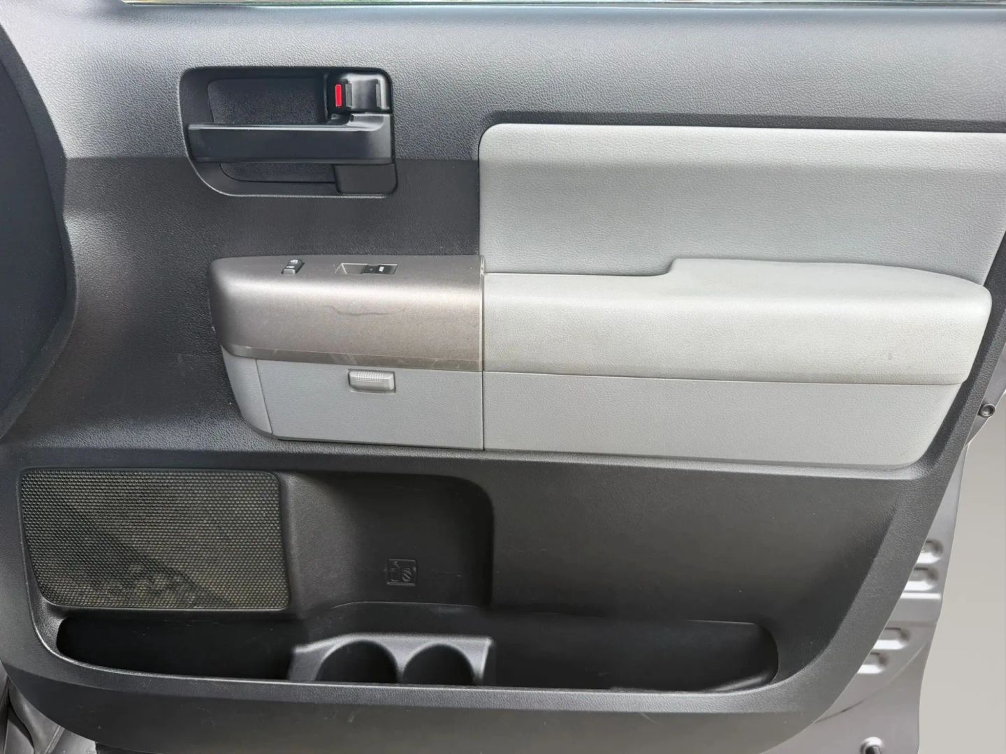 Photo 15 of this Toyota Sequoia