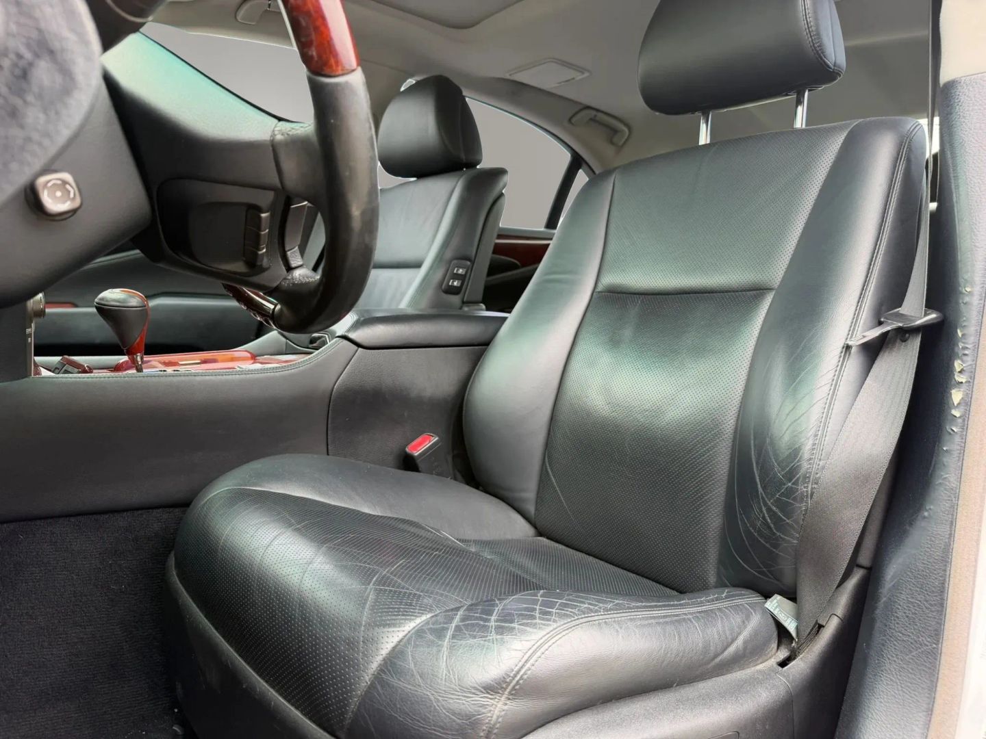 Photo 10 of this Lexus LS 460