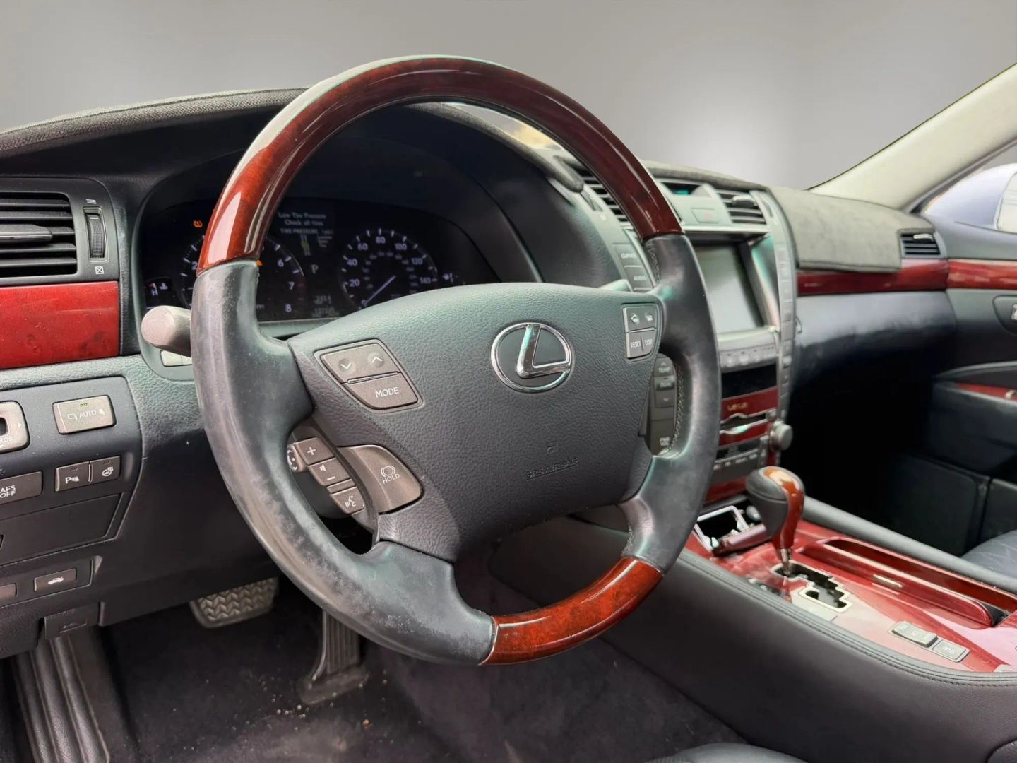 Photo 11 of this Lexus LS 460