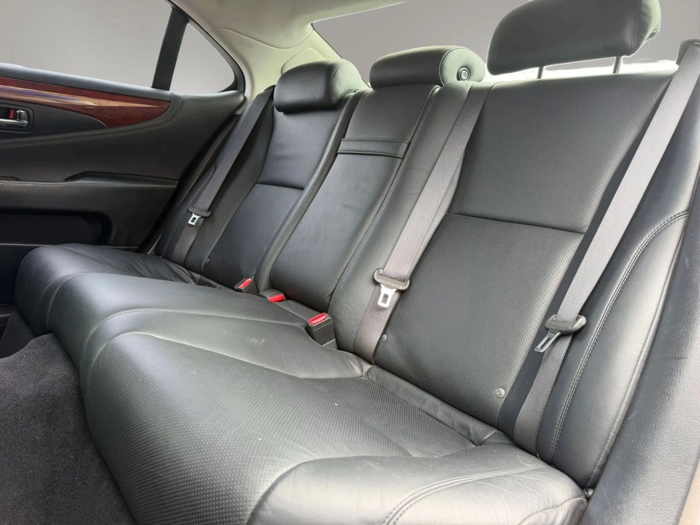 Photo 13 of this Lexus LS 460