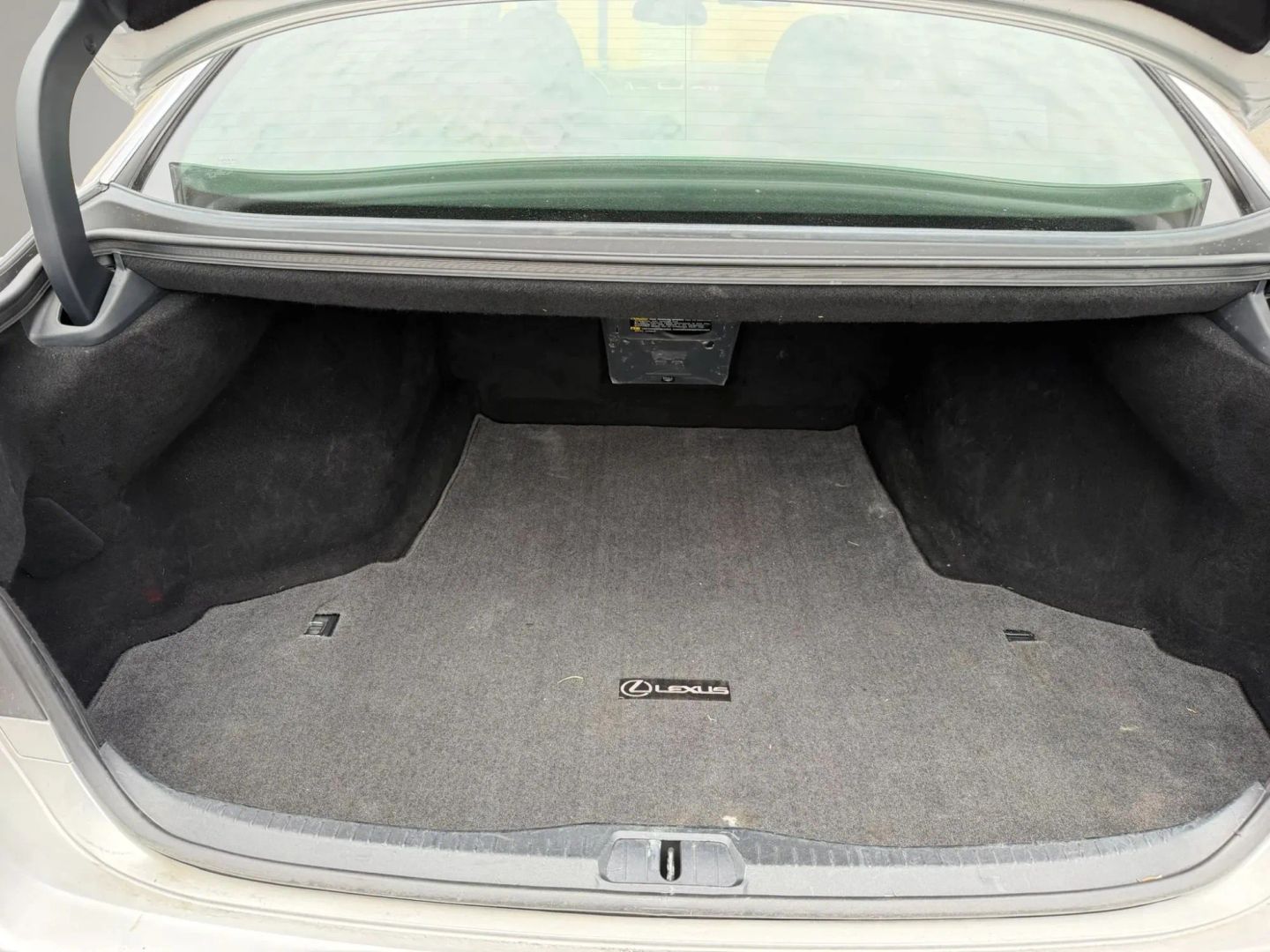 Photo 14 of this Lexus LS 460