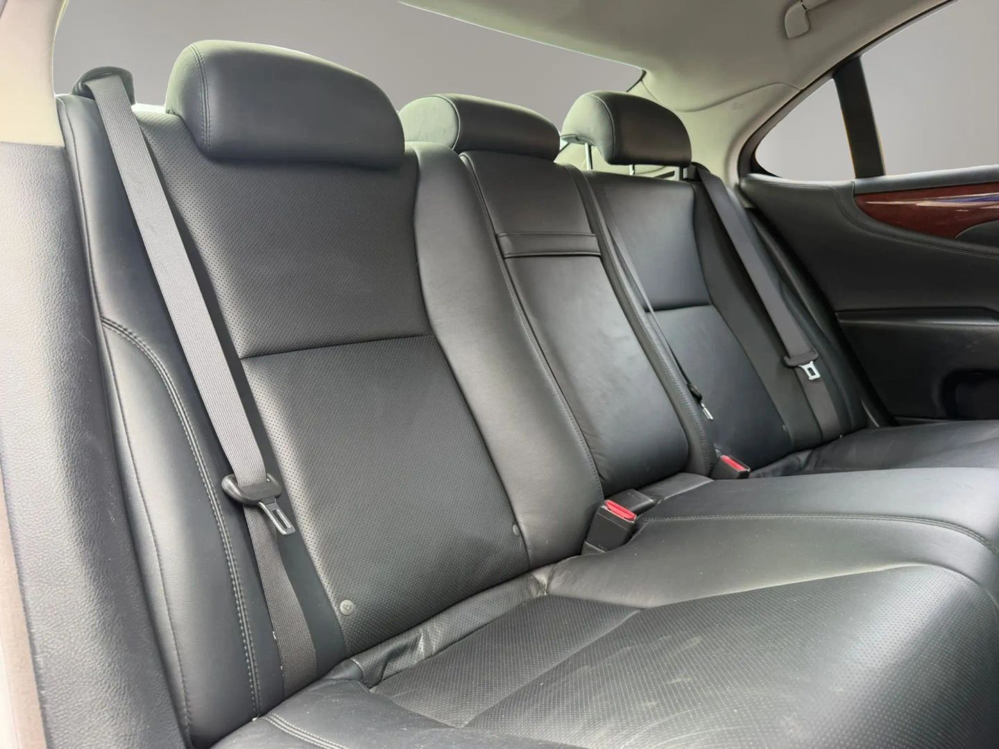 Photo 18 of this Lexus LS 460