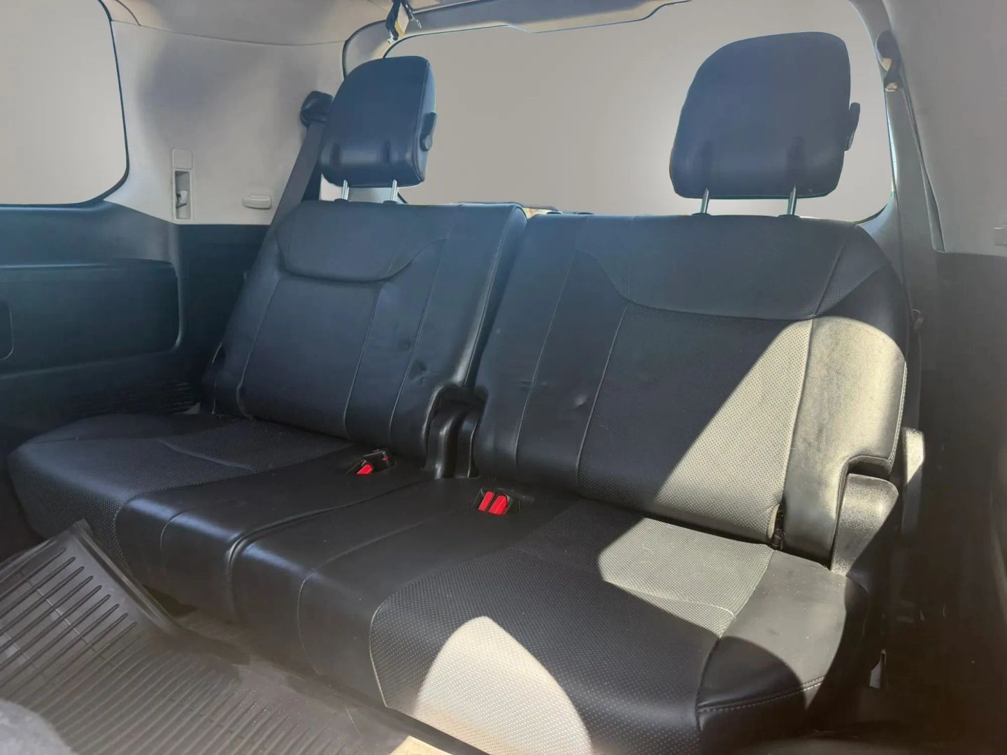 Photo 14 of this Lexus LX 570