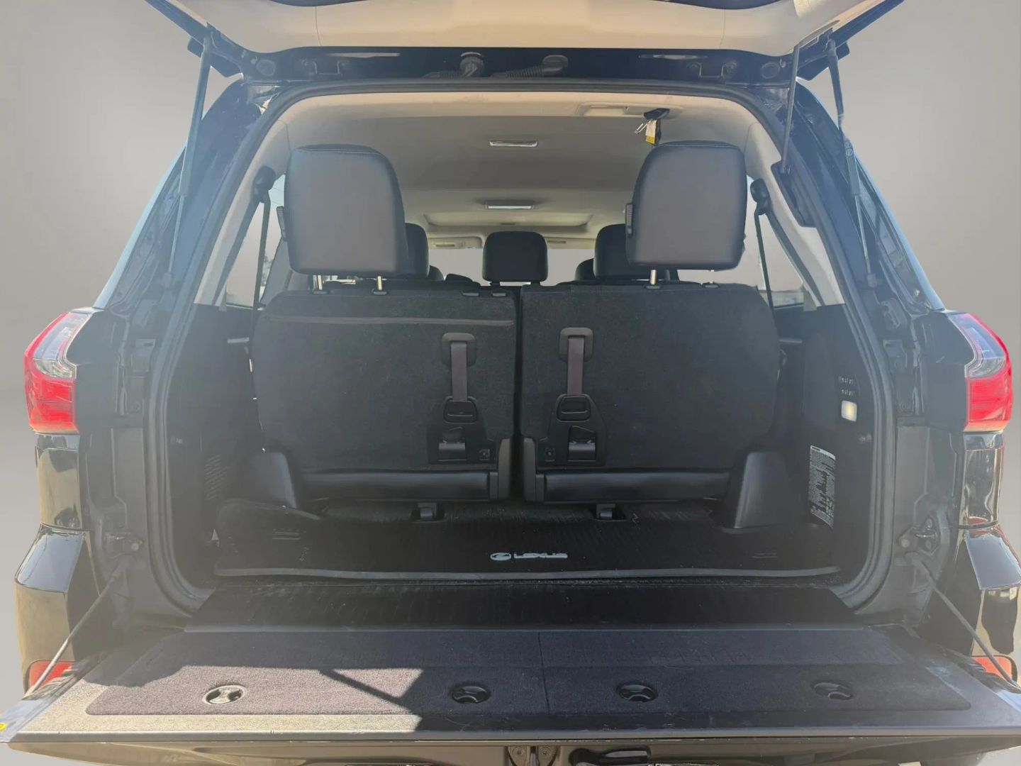 Photo 15 of this Lexus LX 570