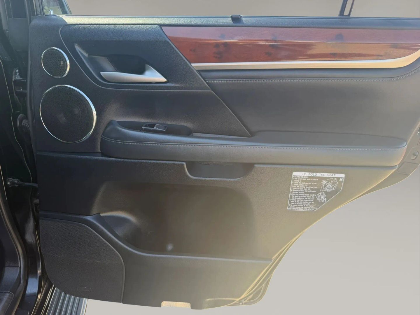 Photo 19 of this Lexus LX 570