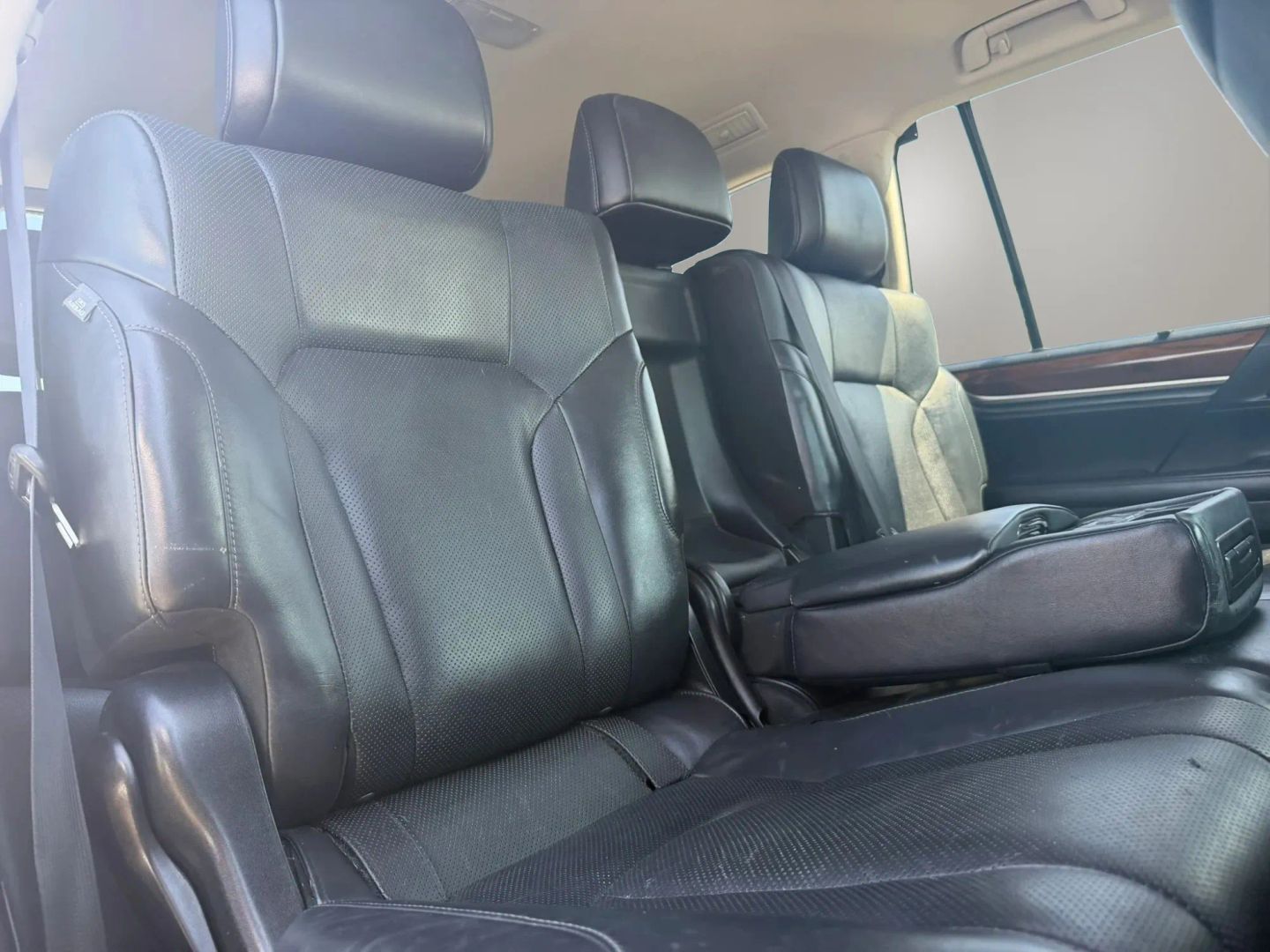 Photo 20 of this Lexus LX 570