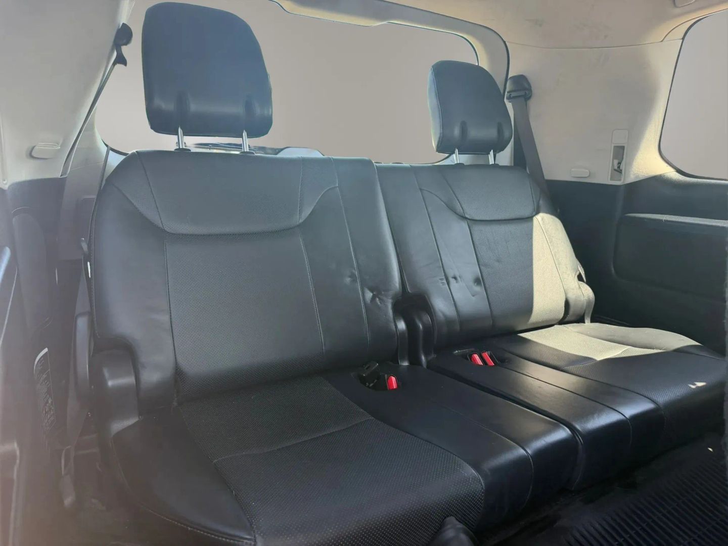 Photo 21 of this Lexus LX 570