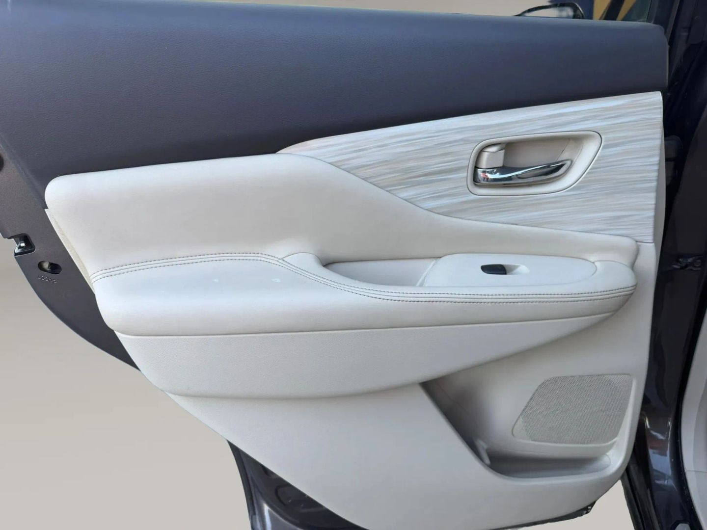 Photo 12 of this Nissan Murano
