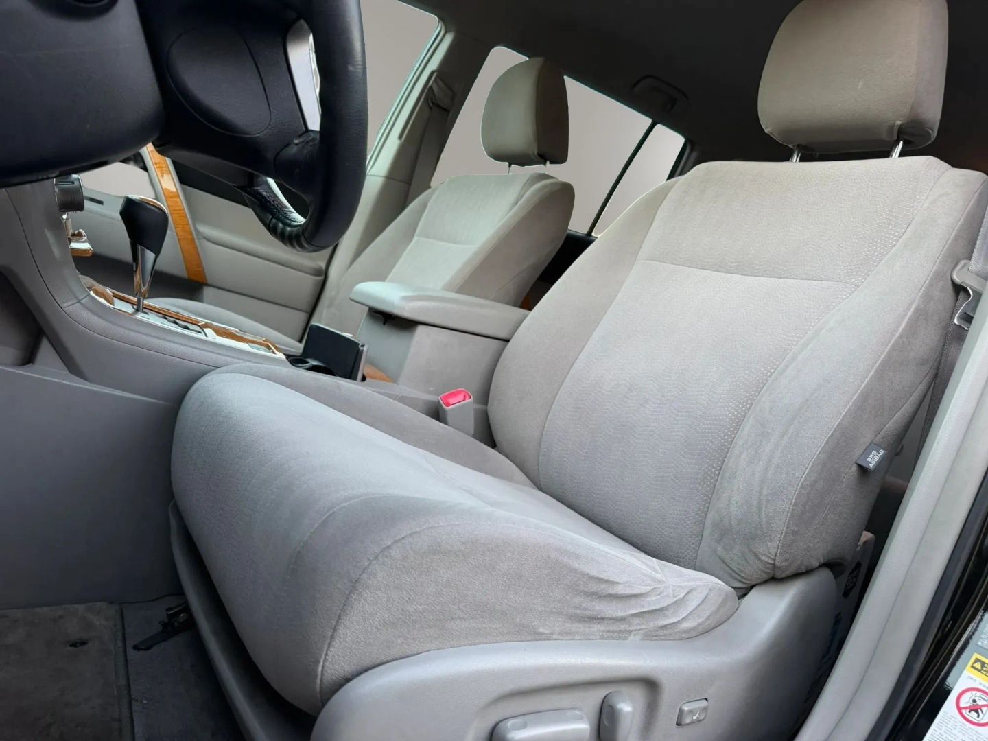 Photo 10 of this Toyota Highlander Hybrid