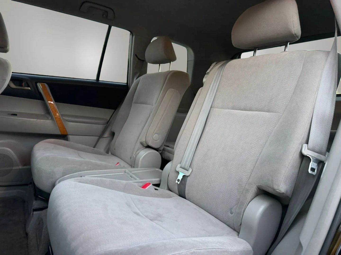 Photo 13 of this Toyota Highlander Hybrid