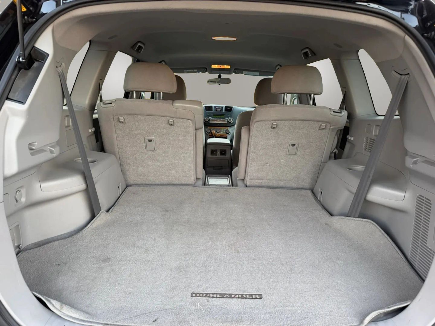 Photo 14 of this Toyota Highlander Hybrid