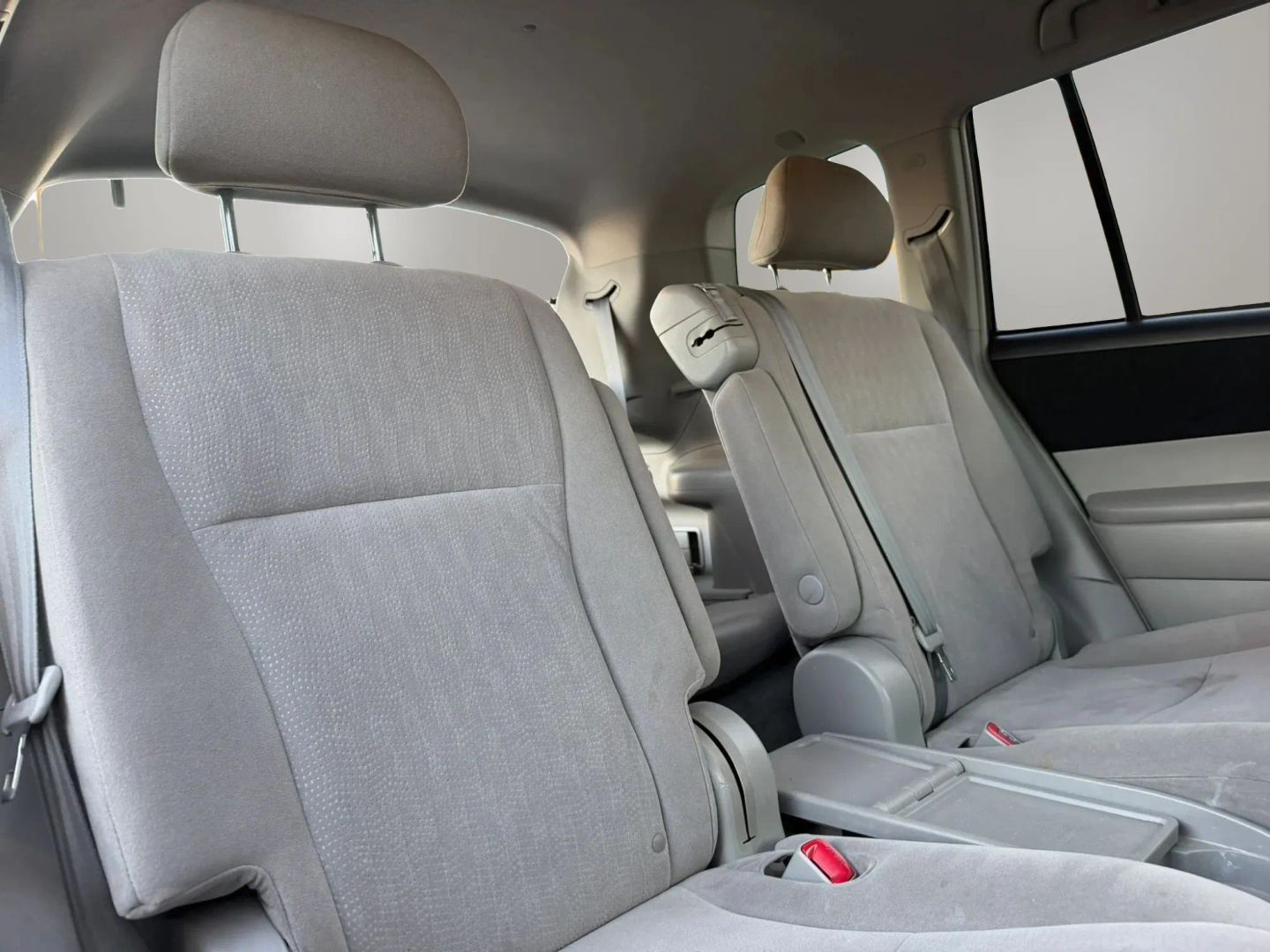 Photo 15 of this Toyota Highlander Hybrid