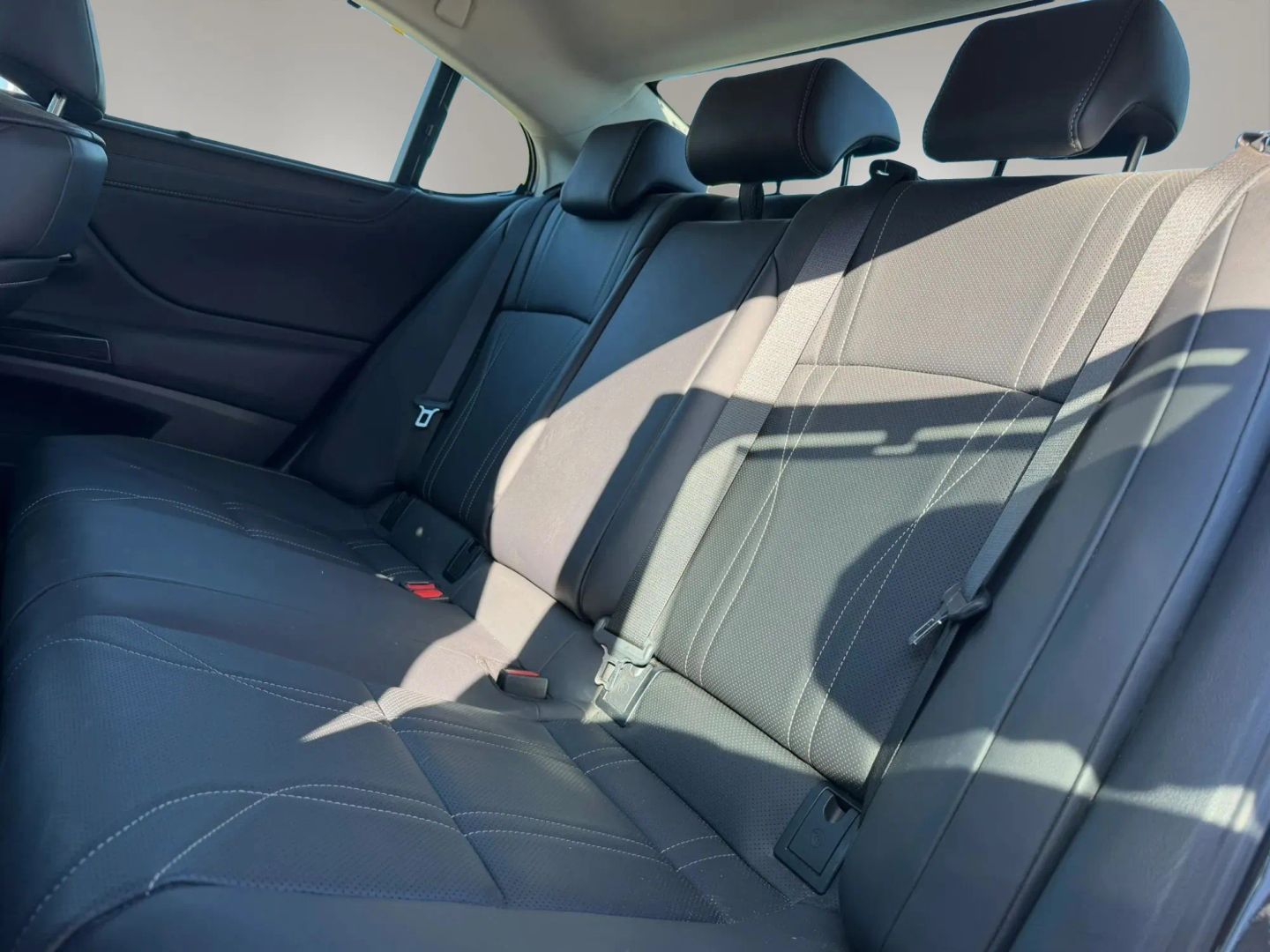 Photo 13 of this Lexus ES 300h
