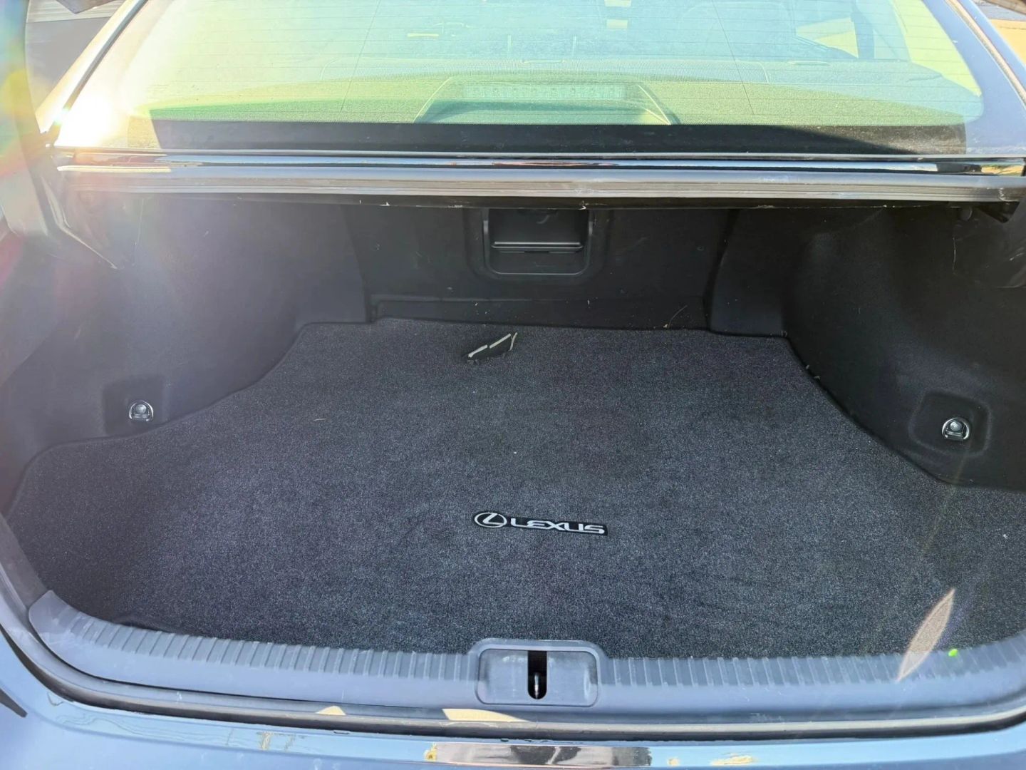 Photo 14 of this Lexus ES 300h