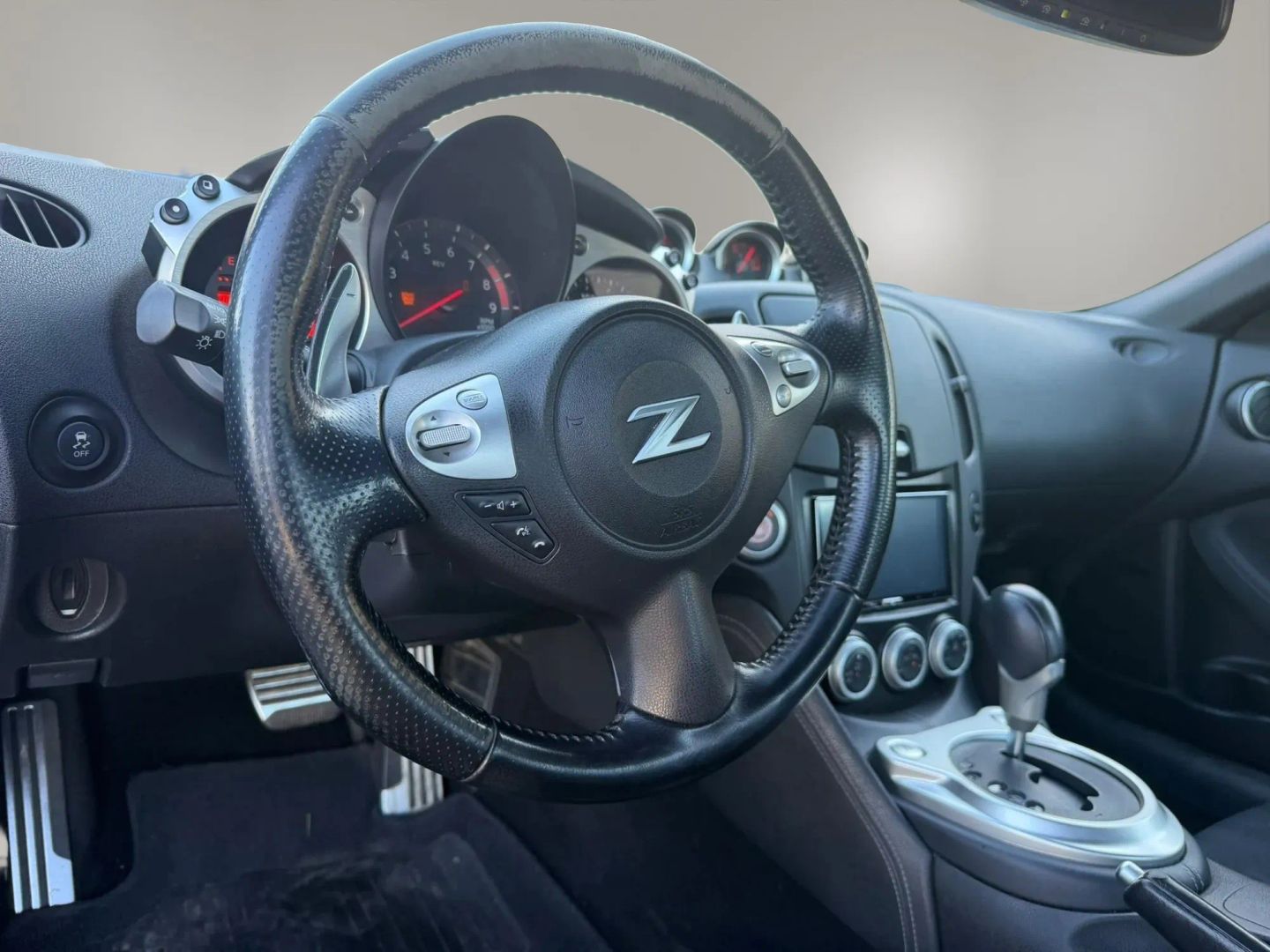 Photo 11 of this Nissan 370Z
