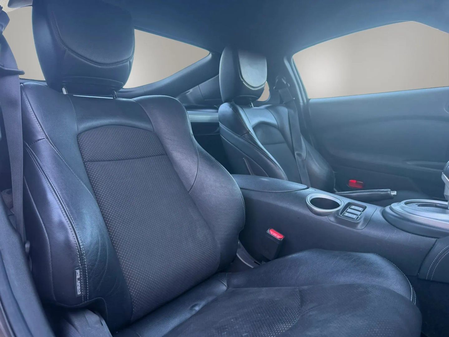 Photo 15 of this Nissan 370Z