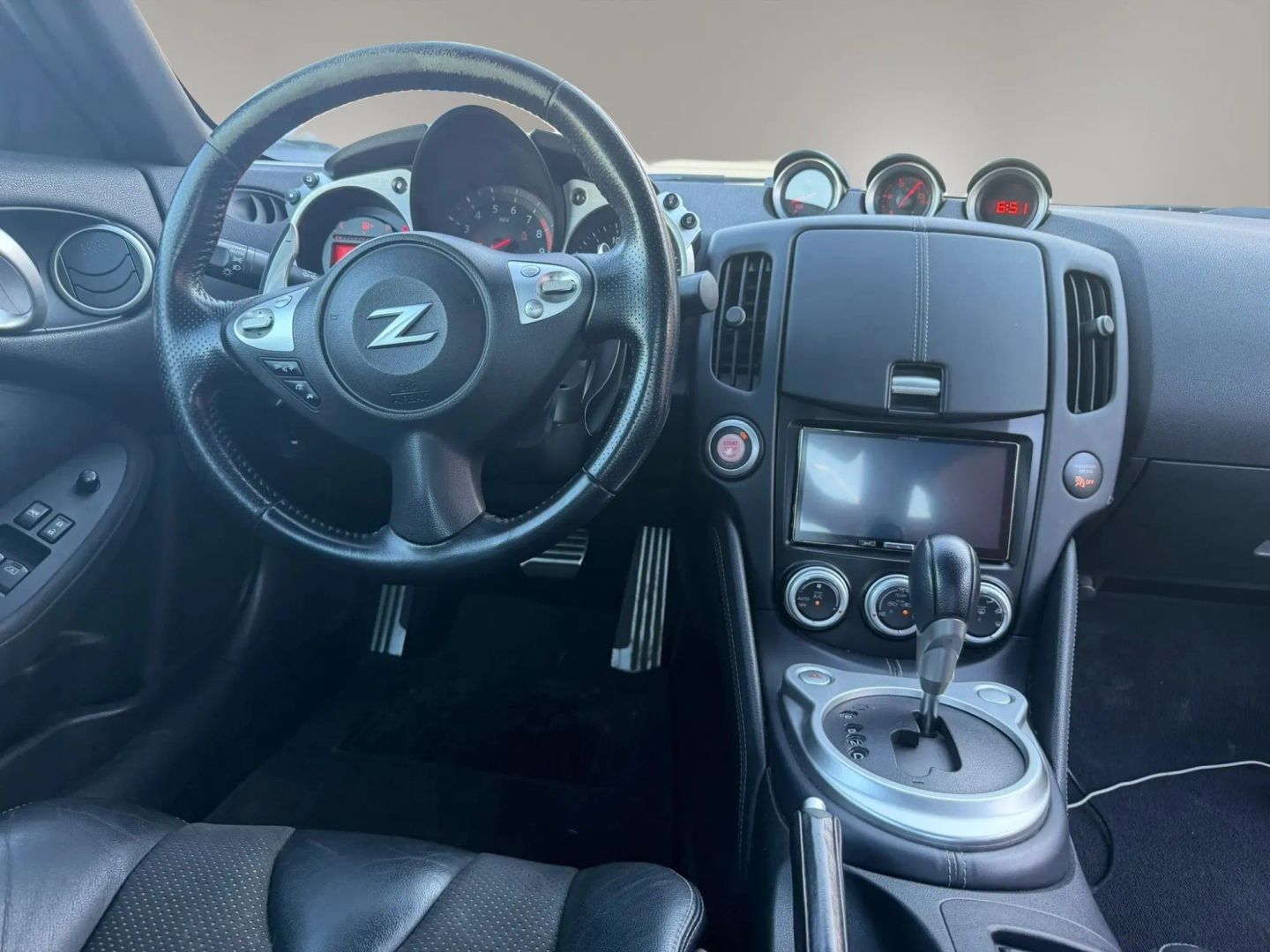 Photo 16 of this Nissan 370Z