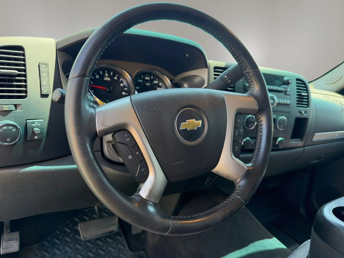 Photo 11 of this Chevrolet Silverado 1500