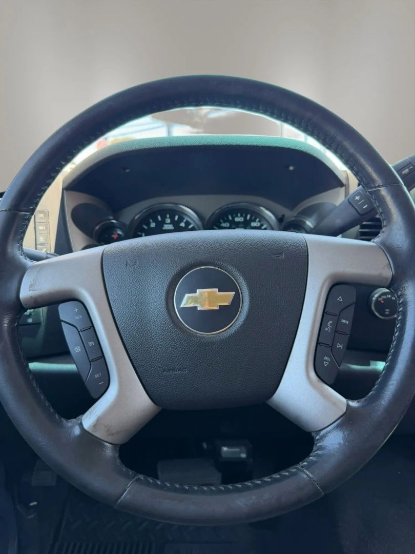 Photo 19 of this Chevrolet Silverado 1500