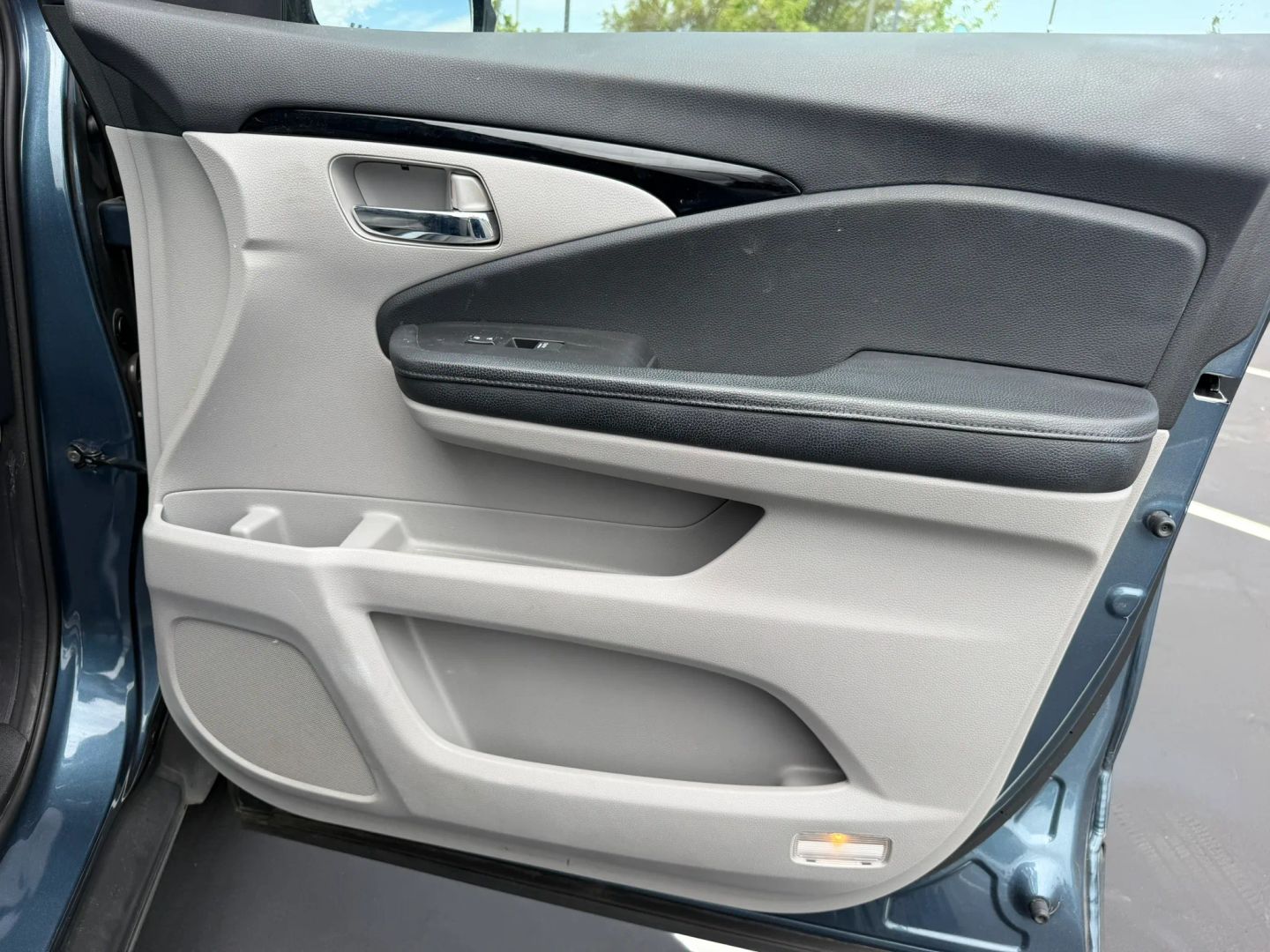 Photo 15 of this Honda Pilot