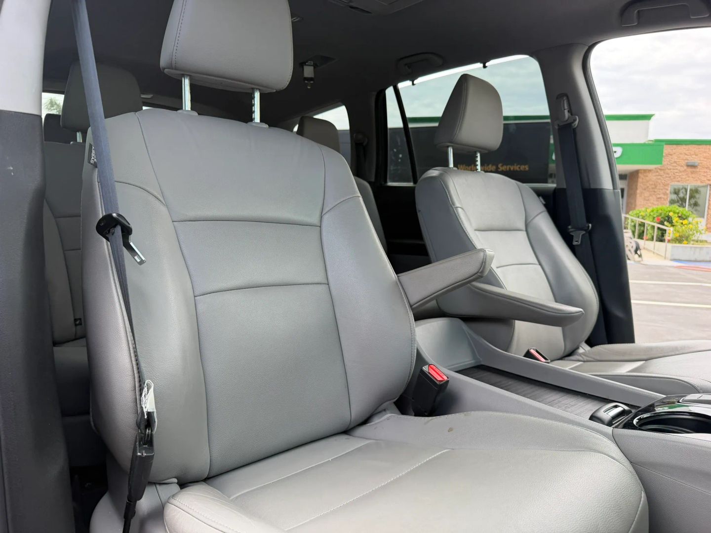 Photo 16 of this Honda Pilot