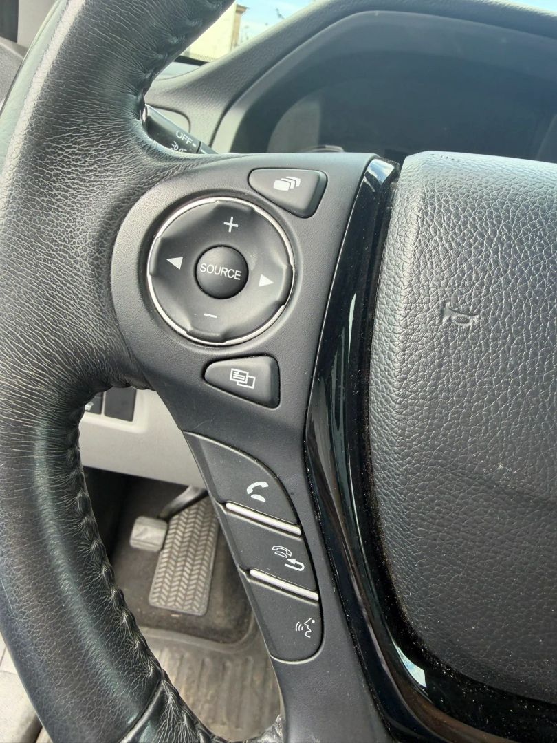 Photo 24 of this Honda Pilot