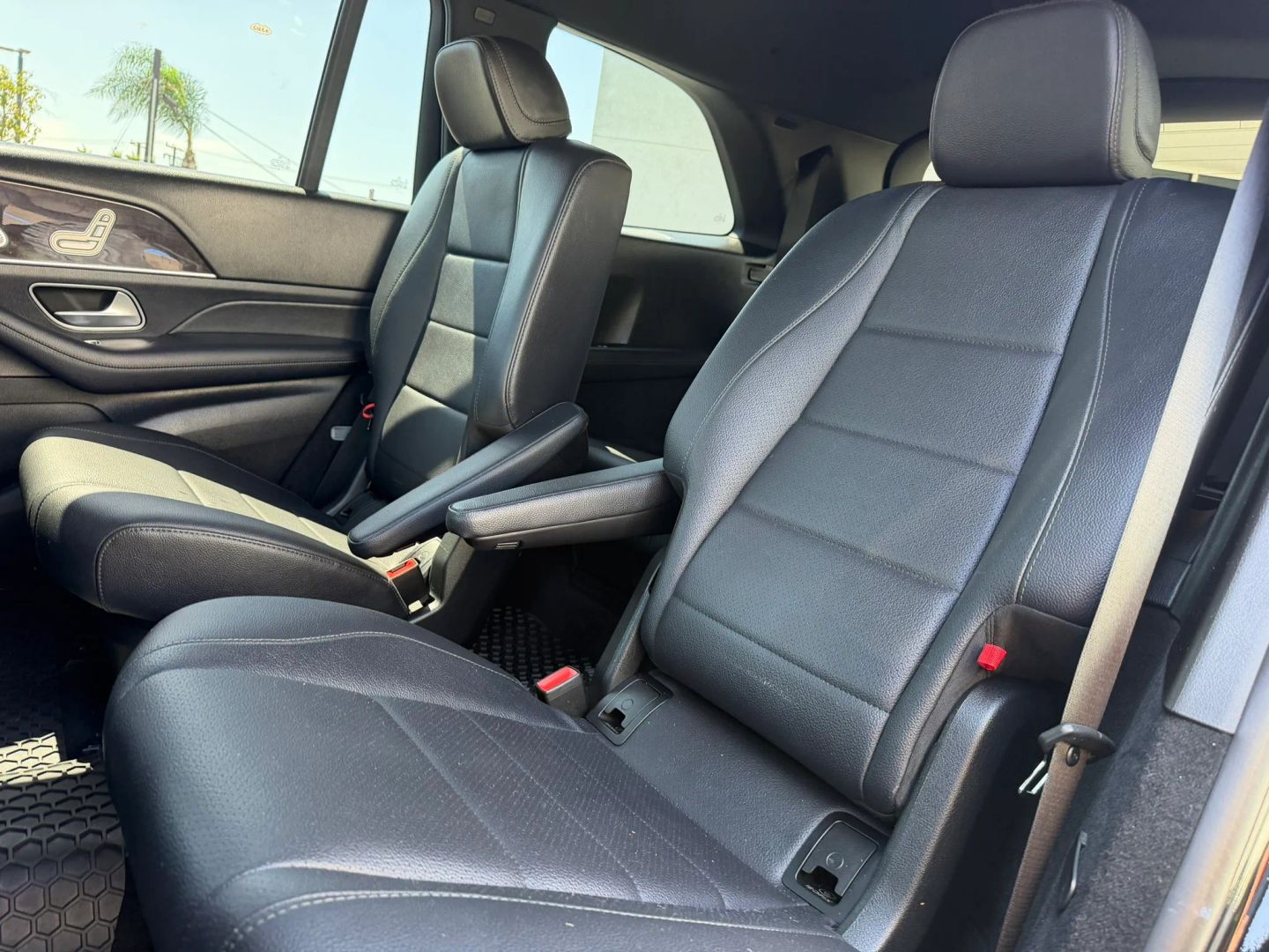 Photo 13 of this Mercedes-Benz GLS 450