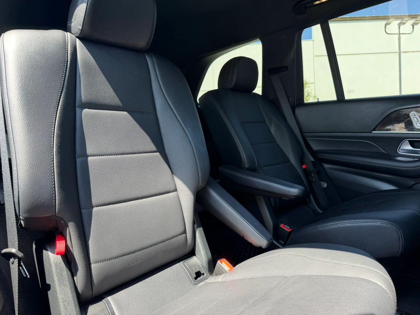 Photo 19 of this Mercedes-Benz GLS 450