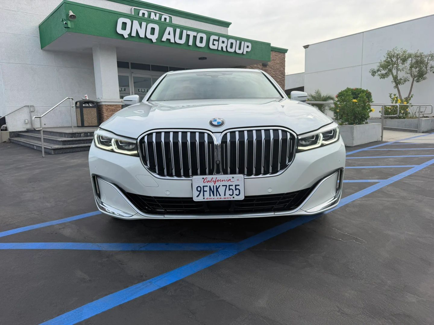 Photo 2 of this BMW 7 Series
