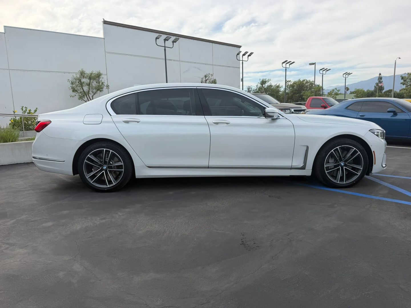 Photo 4 of this BMW 7 Series
