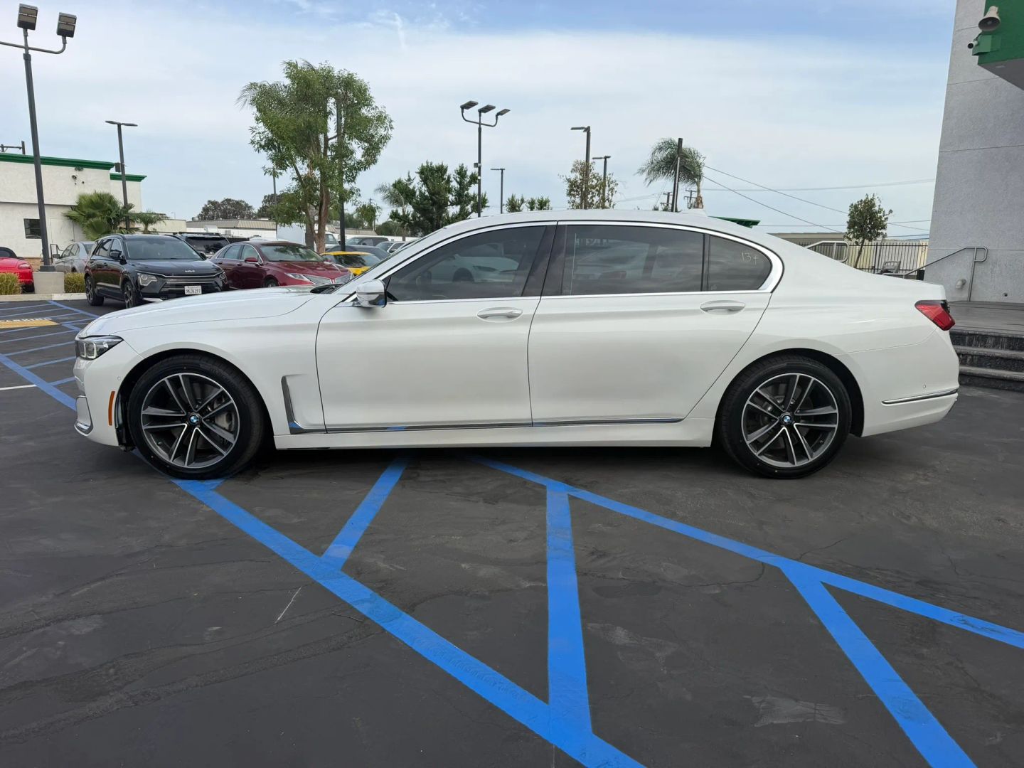 Photo 5 of this BMW 7 Series