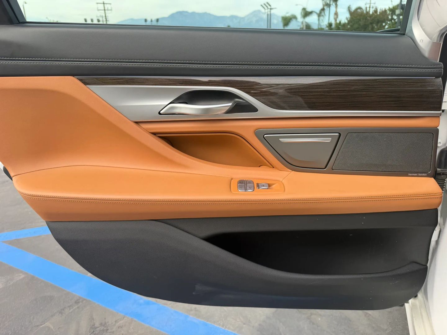 Photo 13 of this BMW 7 Series