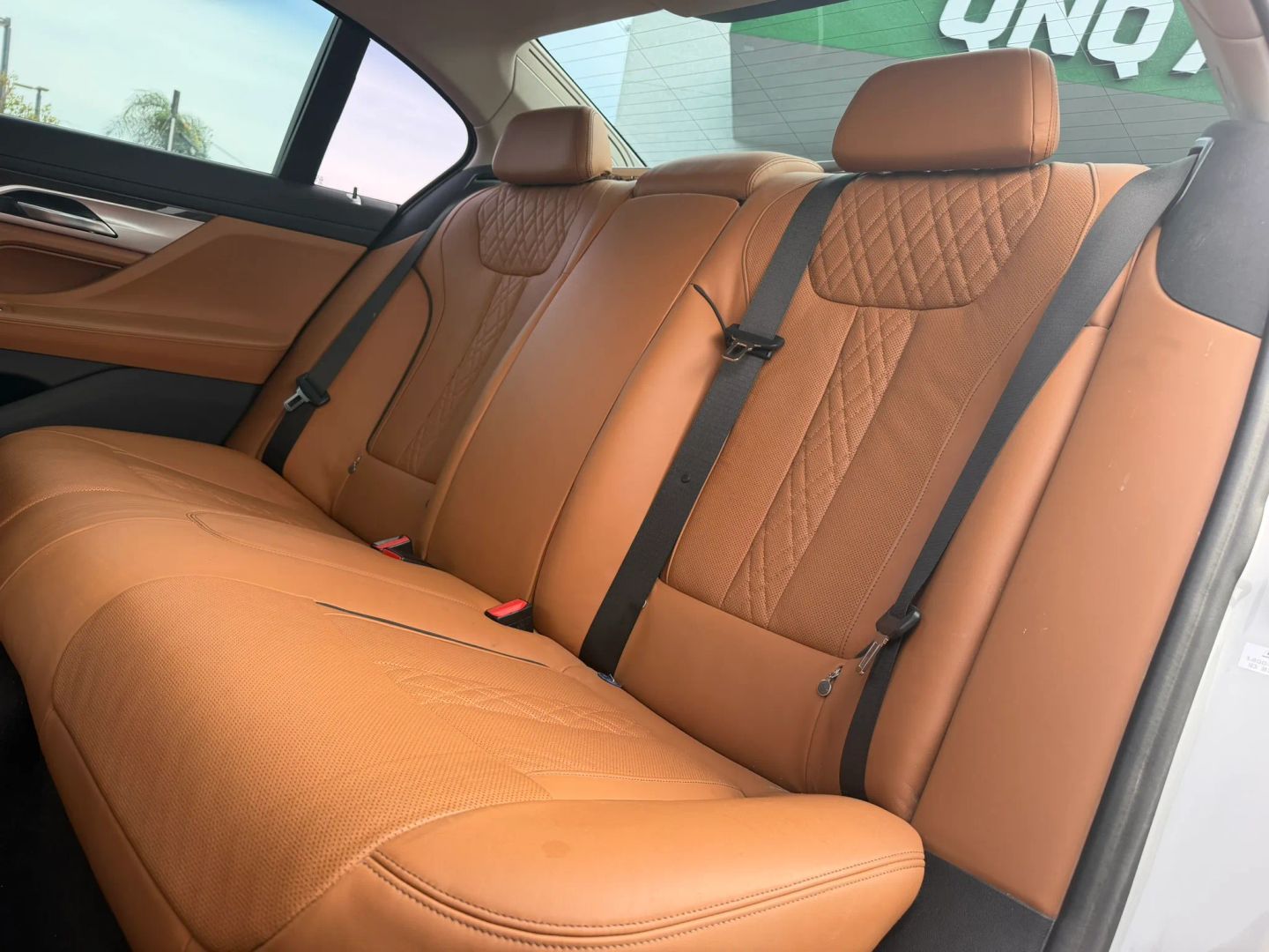 Photo 14 of this BMW 7 Series