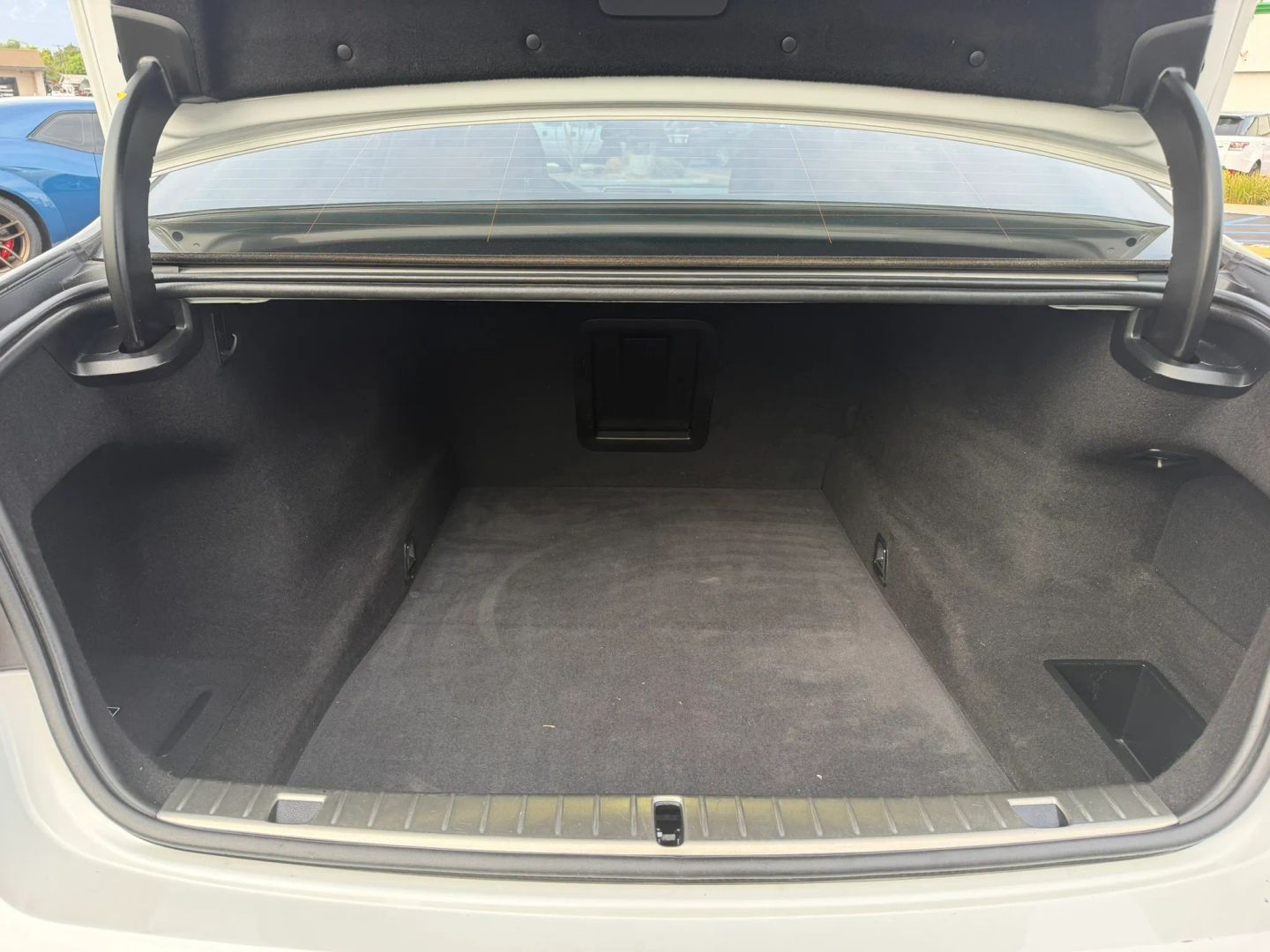 Photo 15 of this BMW 7 Series