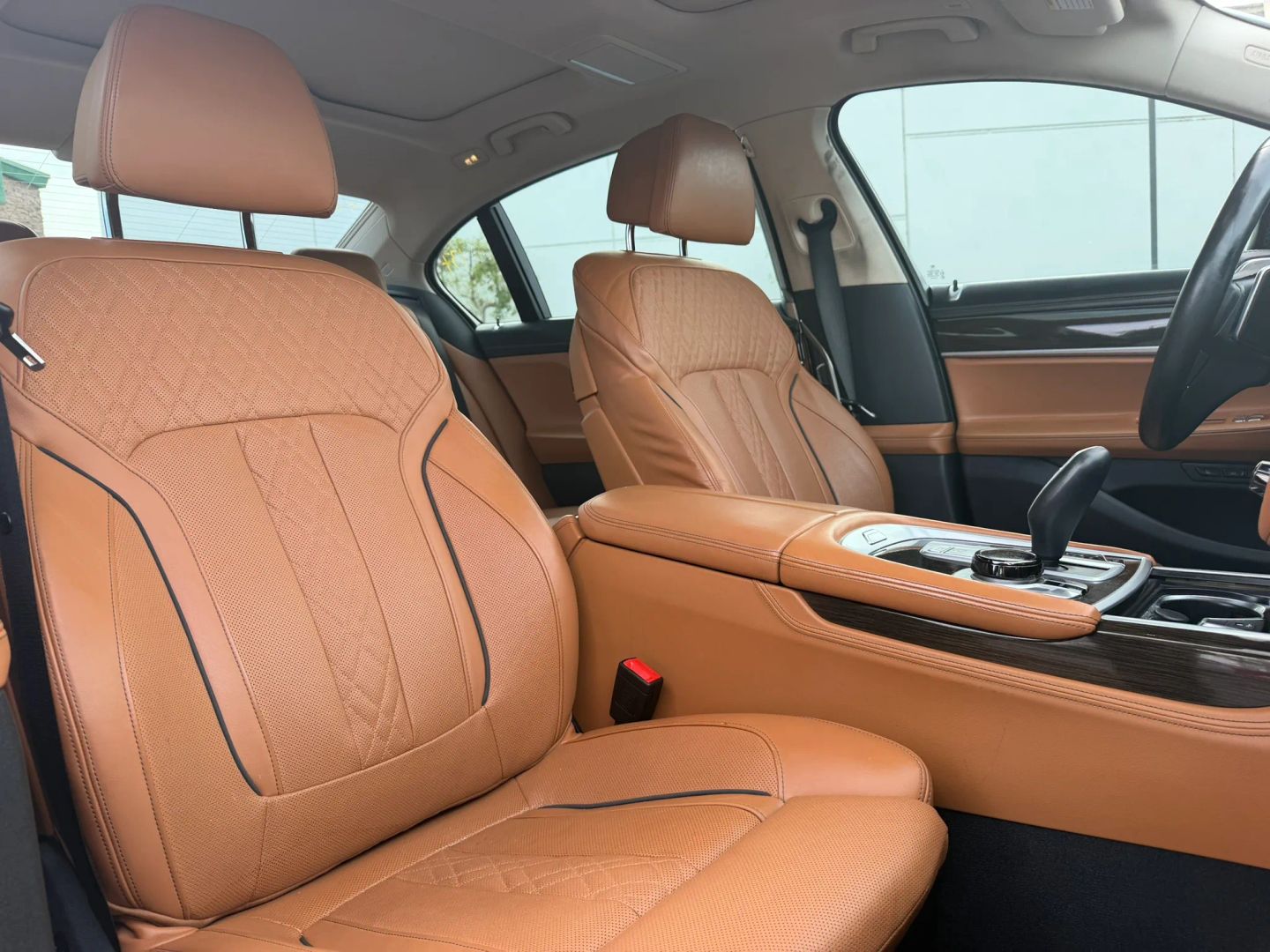 Photo 17 of this BMW 7 Series
