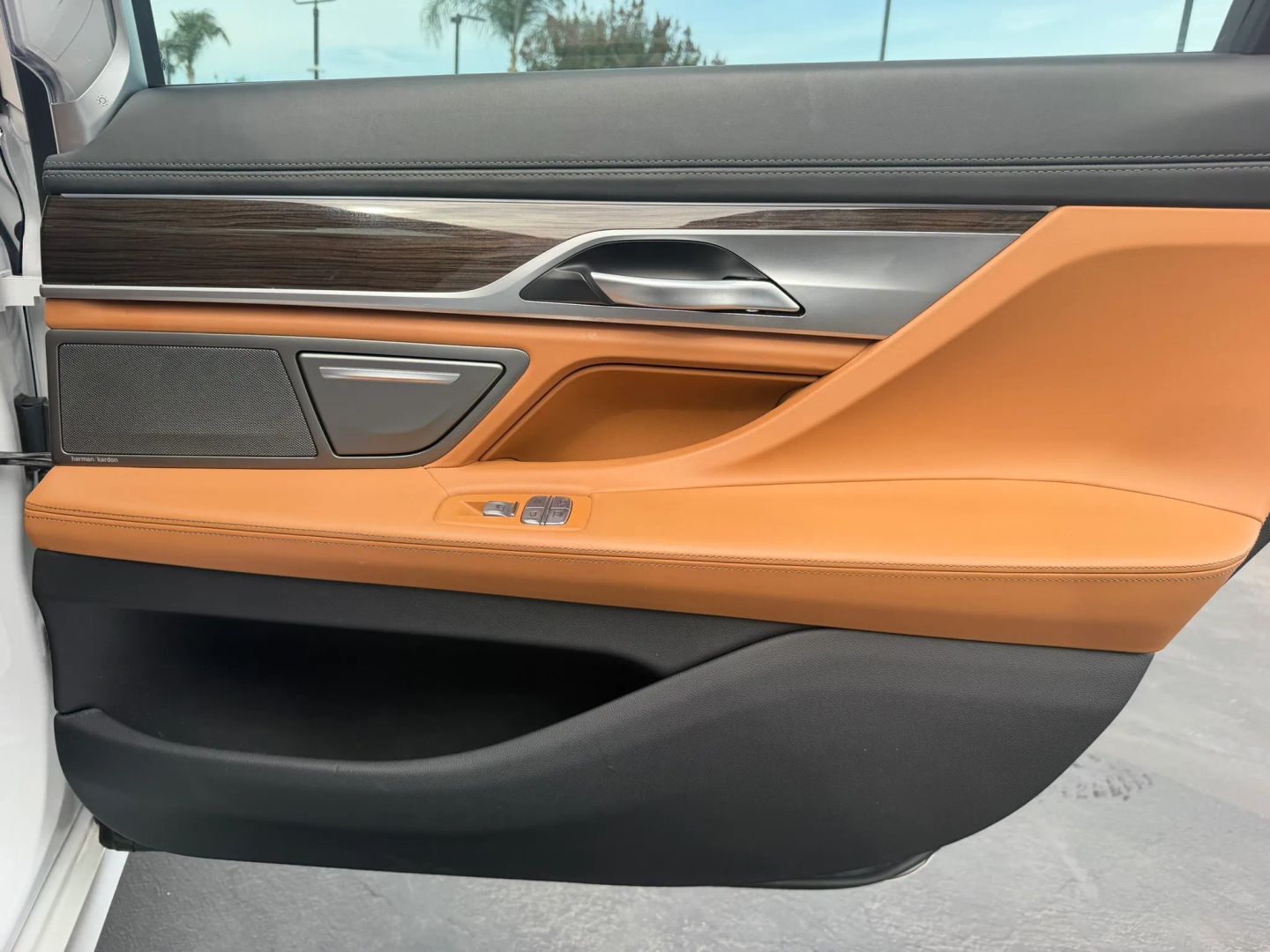 Photo 18 of this BMW 7 Series