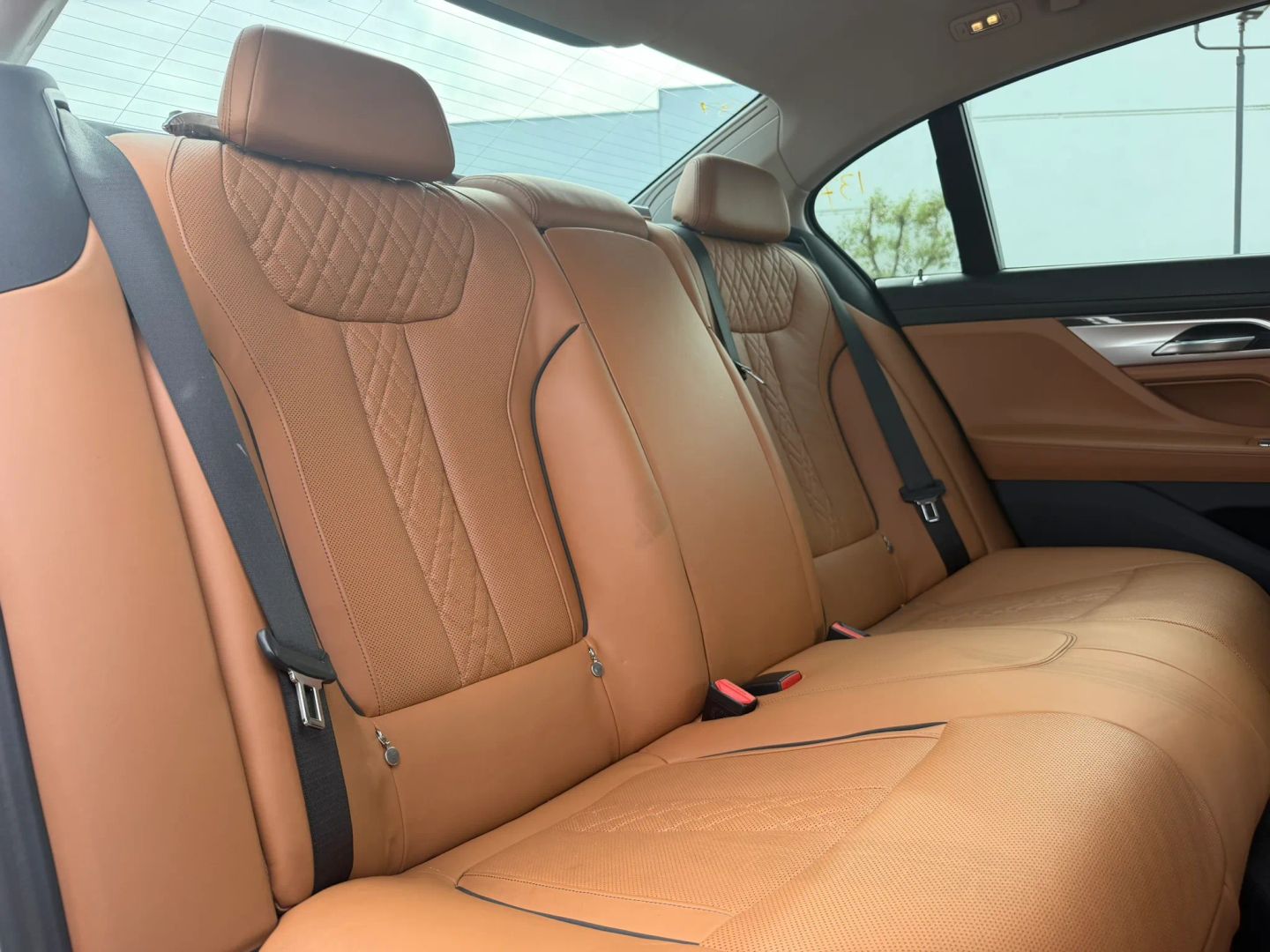 Photo 19 of this BMW 7 Series