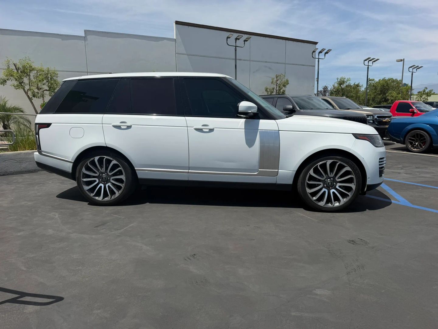 Photo 4 of this Land Rover Range Rover
